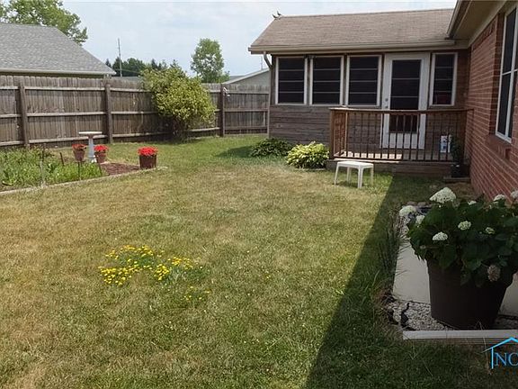 4th image of 835 Deerwood Dr