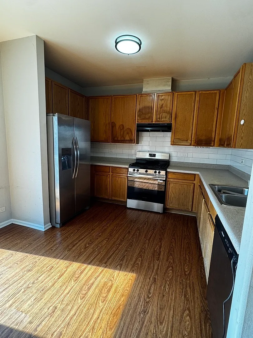 3 bed, 2.5 bath, 1398 sqft, $2,600 — Photo 2