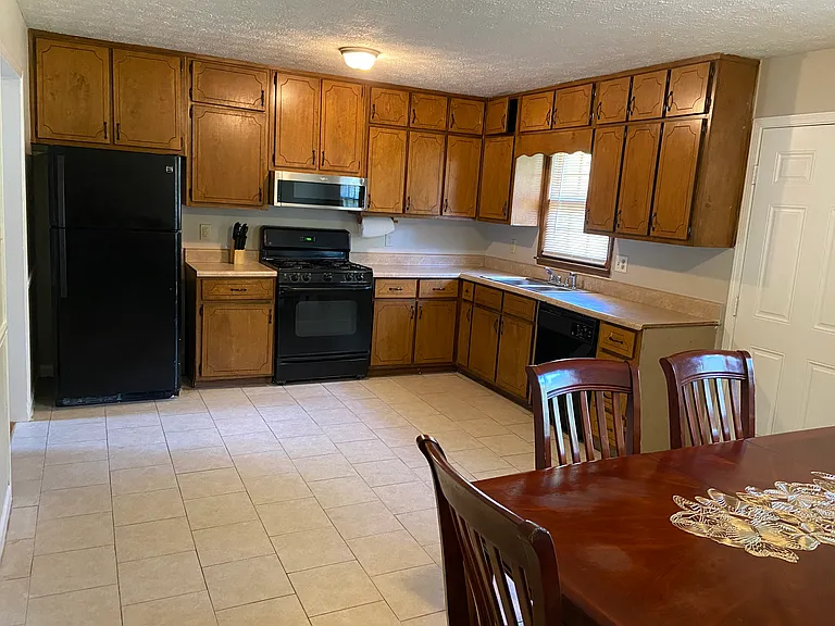 1620 Sugarmaple Ln SW #A — Photo 4