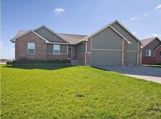 2213 W Schoolhouse St, Haysville, KS 67060