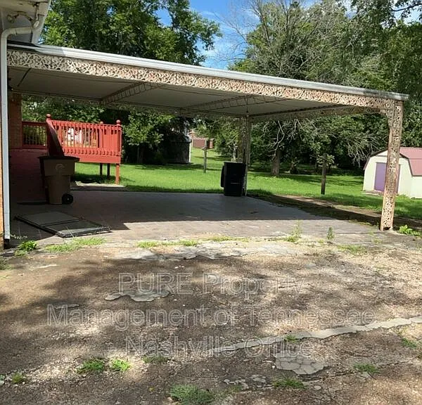 3912 Hydesdale Ln — Photo 2