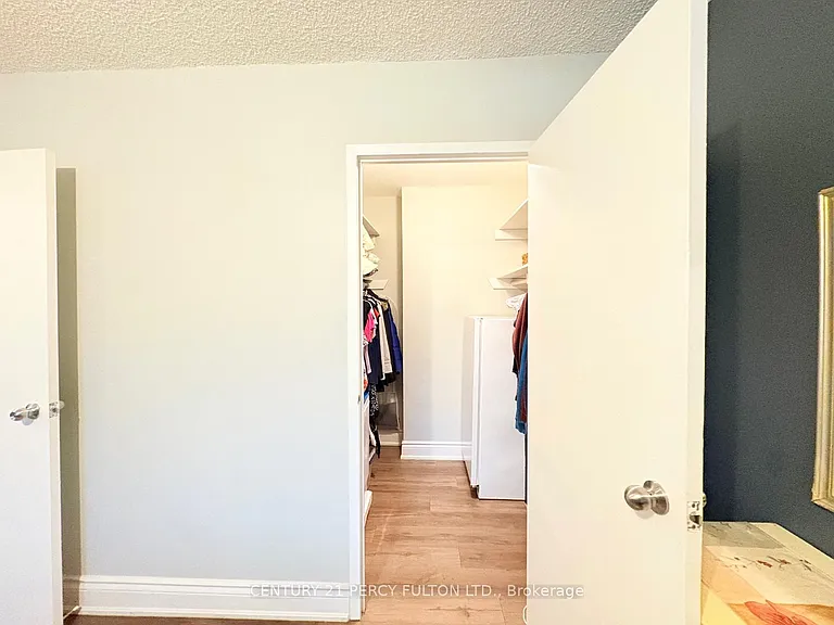 936 Glen St #106 — Photo 13