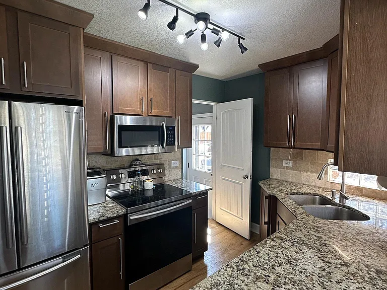3520 Magnolia St — Photo 12