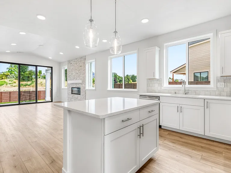 1057 SE Garrison Village Way — Photo 4