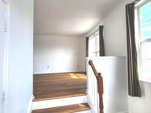 5th image of 95 Denny Cir