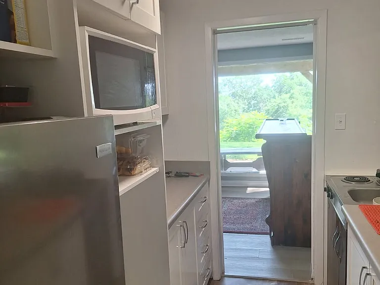 161 Shanty Bay Rd #BASEMENT — Photo 1