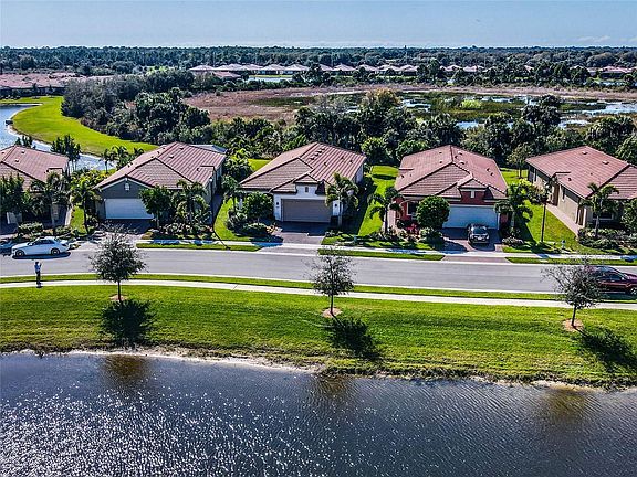 3rd image of 10185 Fiddlewood Dr