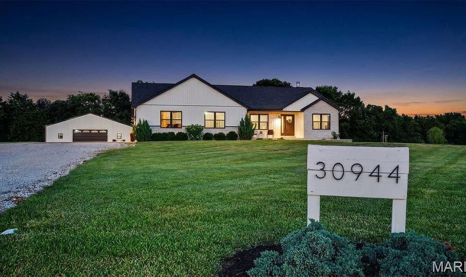1st image of 30944 Bonnie Bell Dr