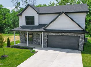 8205 Roseborough Rd, Louisville, KY 40228
