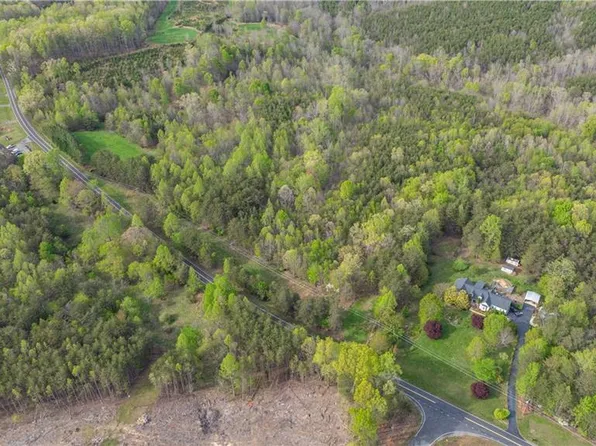 1095 Smith Rd, Stoneville, NC 27048