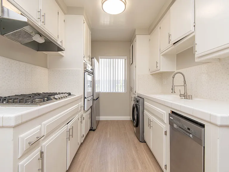 4053 Irving Pl #2 — Photo 4