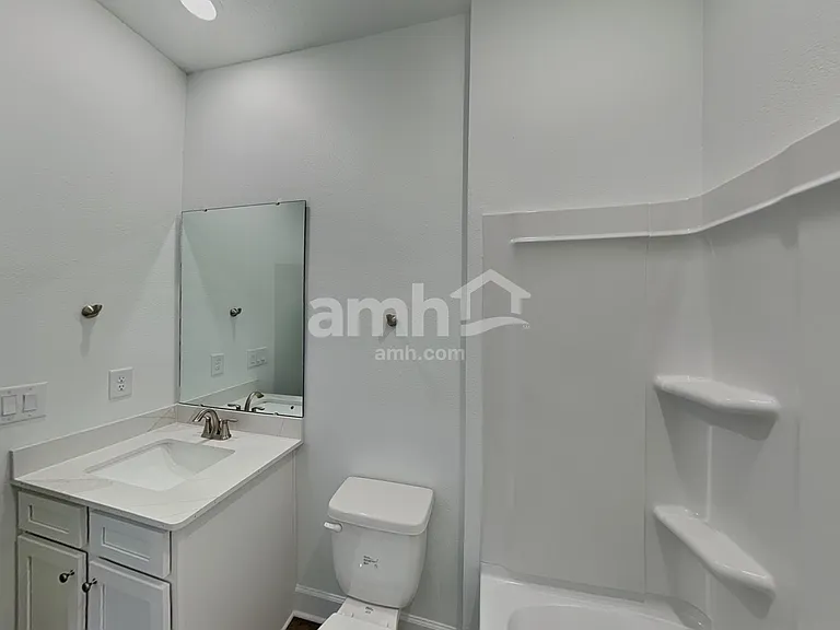 3319 Muscatine Ave — Photo 16
