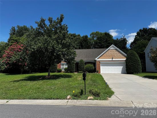 6111 Maple Leaf Ave, Harrisburg, NC 28075