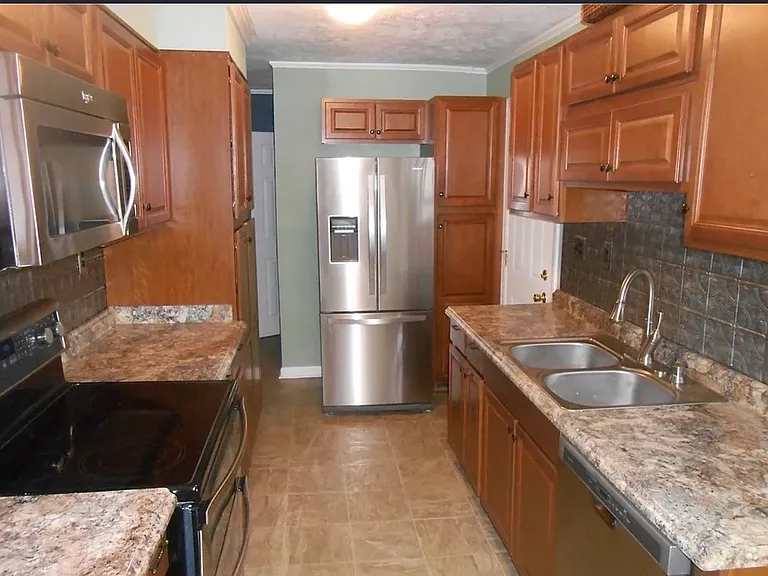 1402 Vance Dr — Photo 29