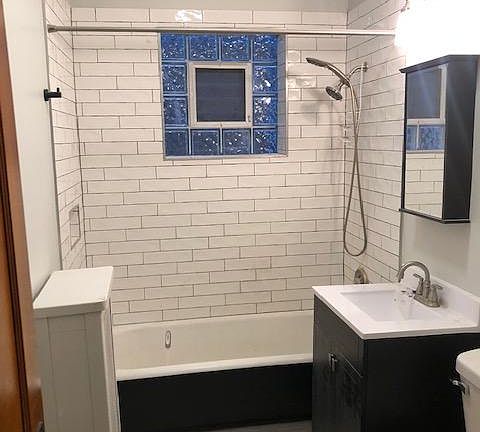 3rd image of 3040 N Lotus Ave #2