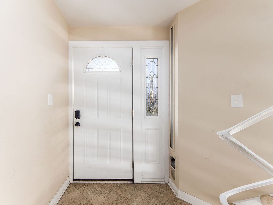 1st image of 2591 Charing Rd APT E