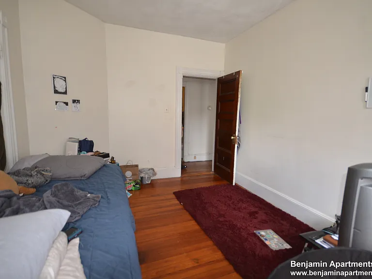77 Walnut St #4 — Photo 6