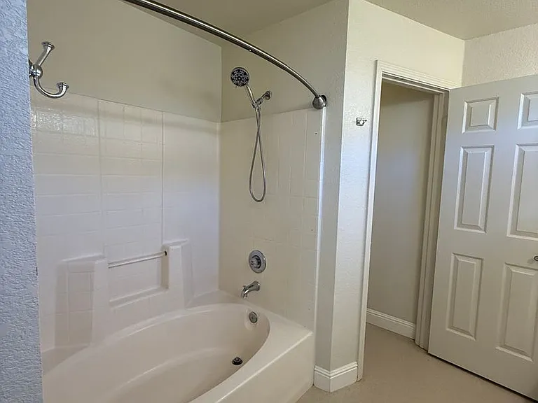 532 Blarney Cir — Photo 15