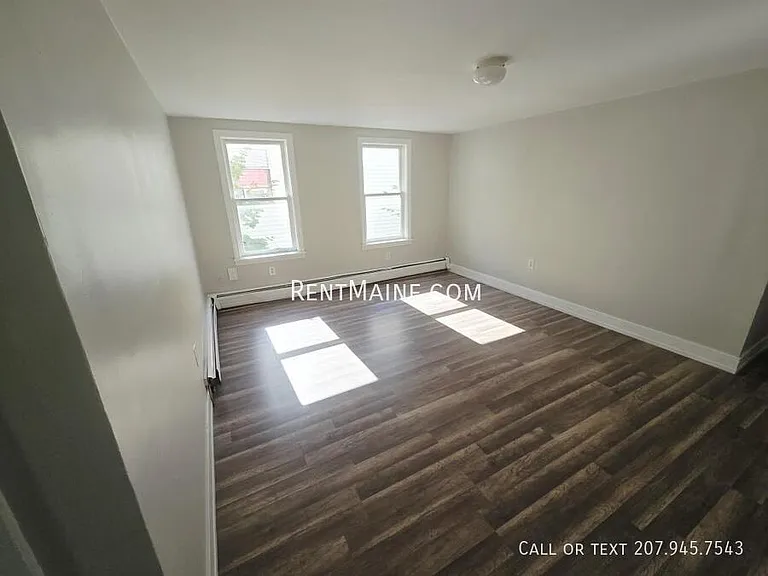 95 Center St #1 — Photo 4