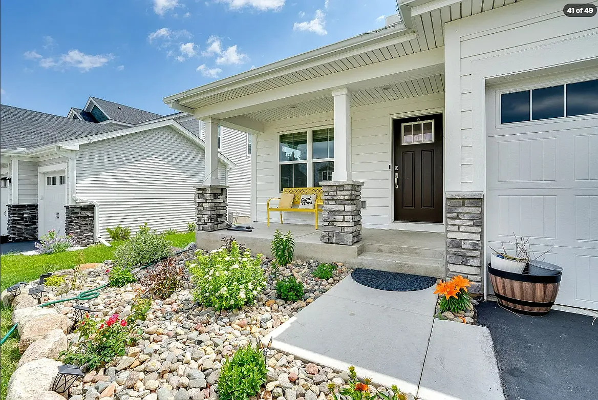 4 bed, 2926 sqft, $3,499 — Photo 3