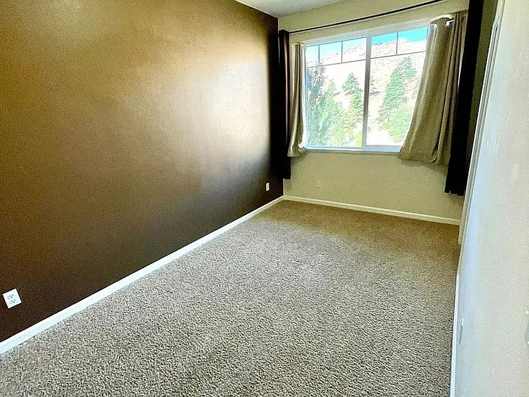 645 Madeline Jane Ln — Photo 7