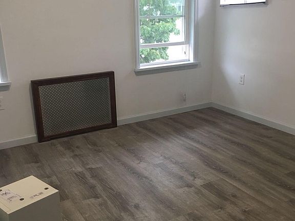 4th image of 13721 Holly Ave