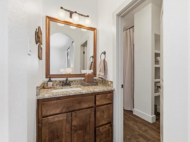 570 S Point Ct — Photo 11