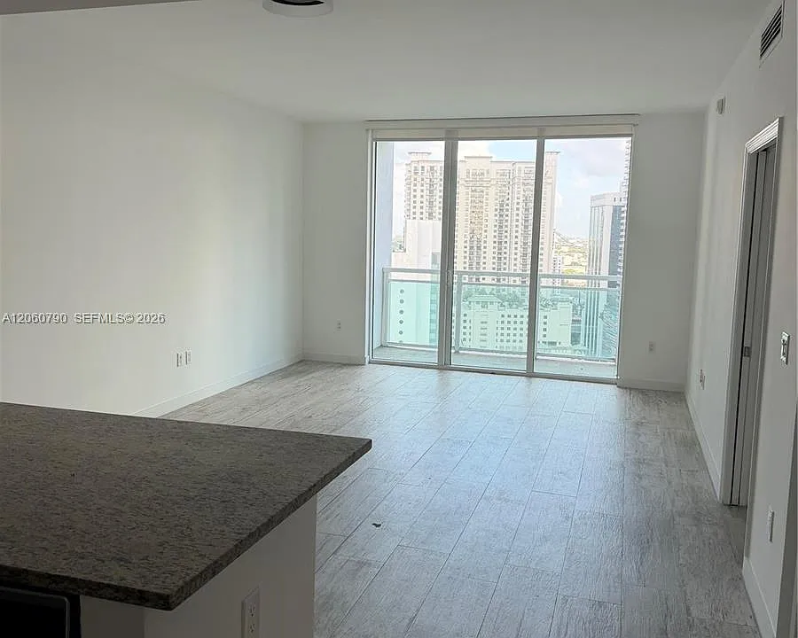 951 Brickell Ave #2403