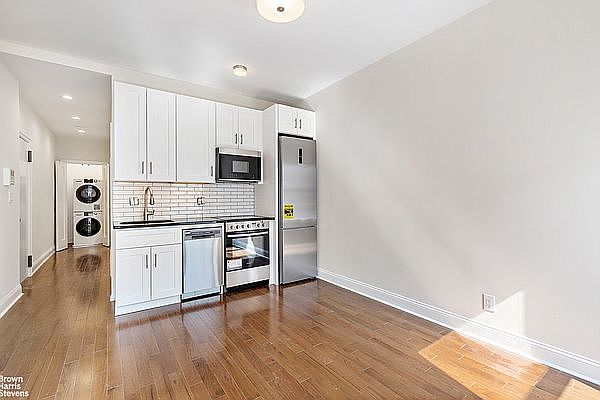 1st image of 347 E 58th St #4F