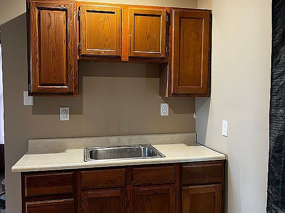 5th image of 31 Derby Ave