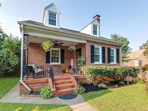 3rd image of 3427 Rosewood Ave