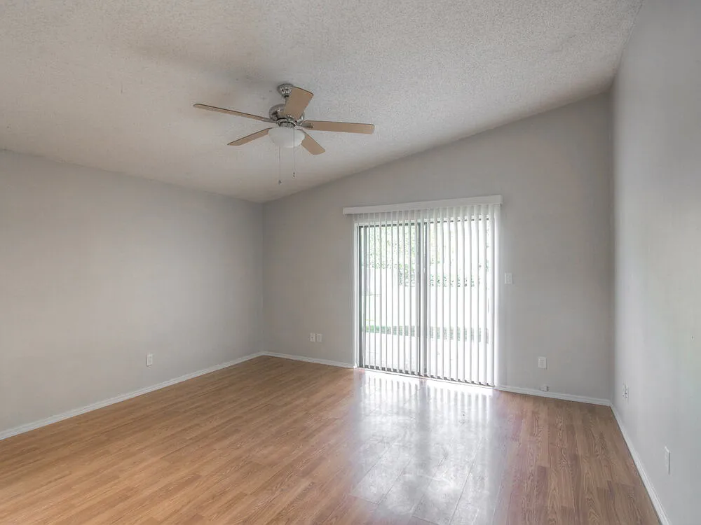 3 bed, 2.0 bath, 1320 sqft, $3,000 — Photo 2
