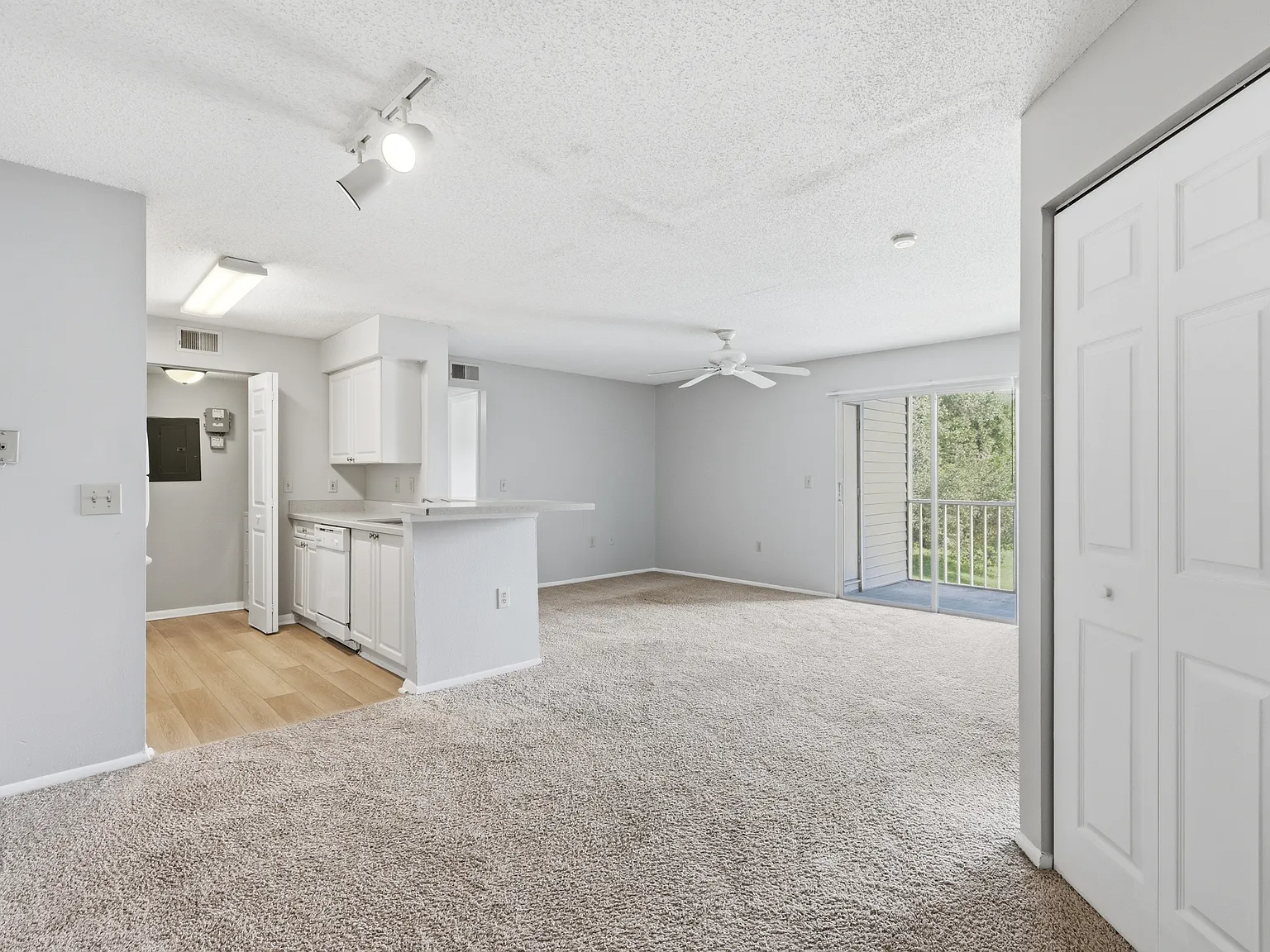 2 bed, 2.0 bath, 1103 sqft, $1,600 — Photo 4
