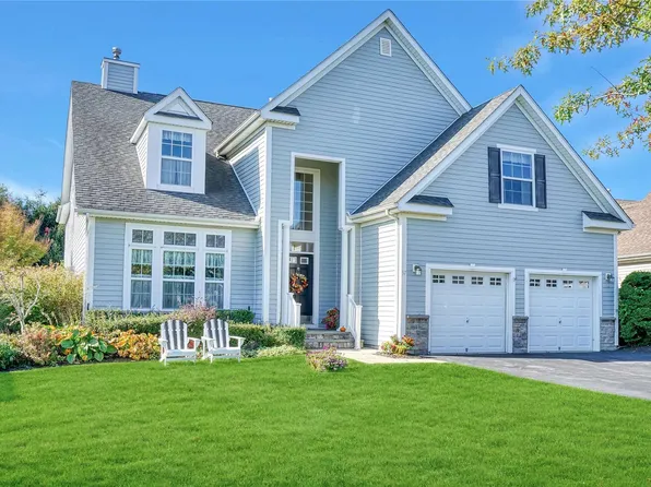 57 Foxglove Row, Riverhead, NY 11901