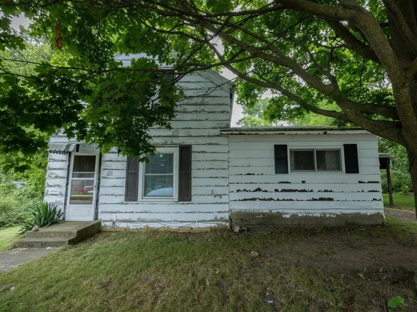 55 Grant St, Shelby, MI 49455