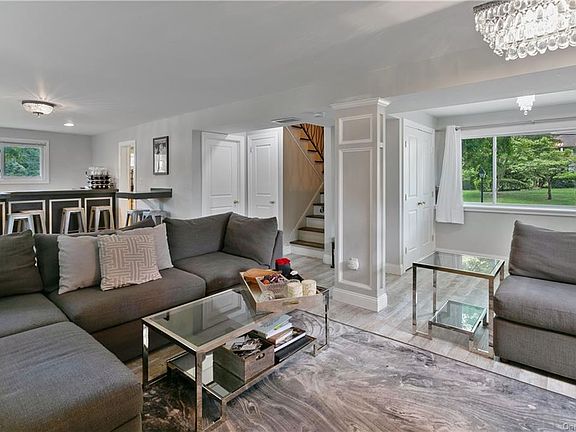 5th image of 10 Cortland Dr