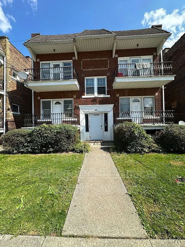 2 bed, 1.0 bath, 1035 sqft, $1,095 — Photo 1
