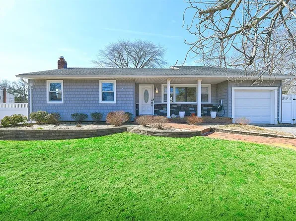 28 Merle Place, Deer Park, NY 11729