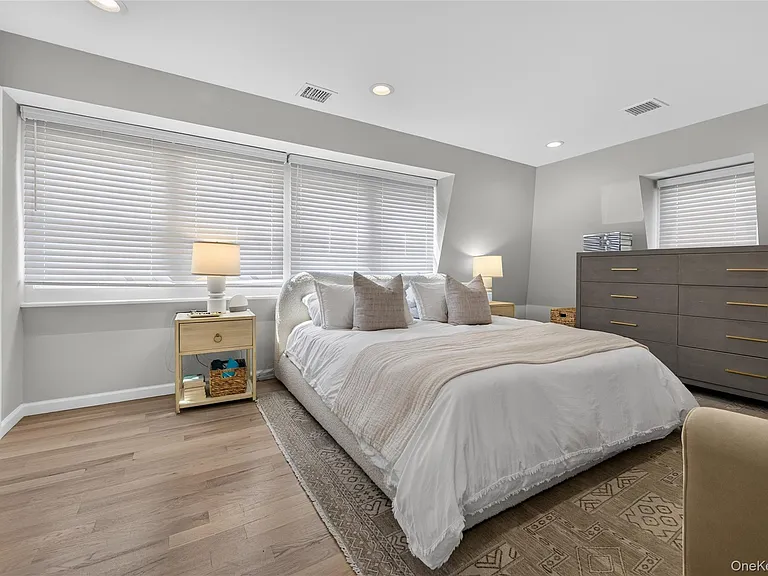 15 Bayview Ave — Photo 15