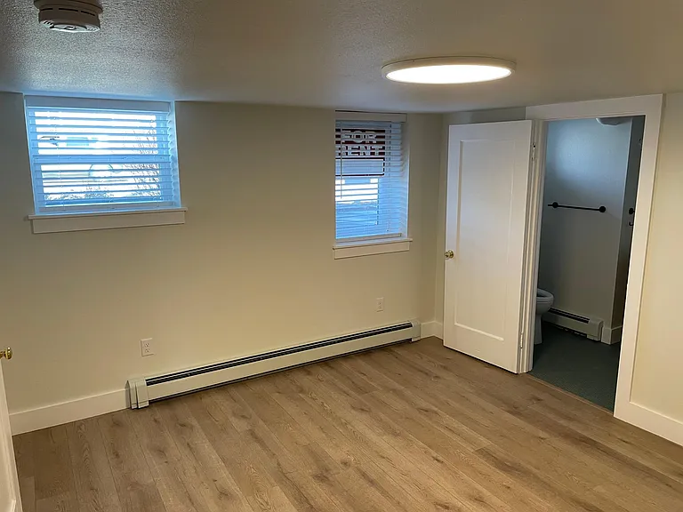 2104 S Corona St — Photo 37