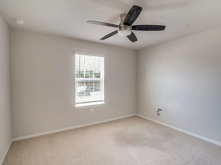 13804 Cantarra Dr — Photo 17