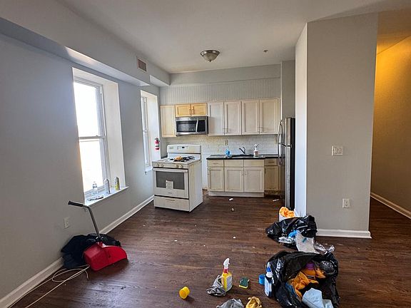 2nd image of 211 Summer Ave #9