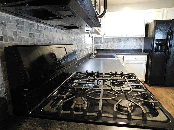 5th image of 1900 Woodsglen Ct