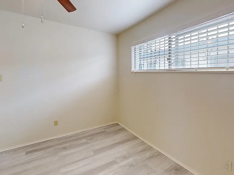 3418-Thaxton-Ave-SE-Apt-24-Bedroom 3_10272024