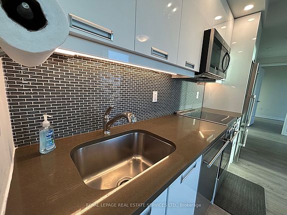 3rd image of 99 John St #2801