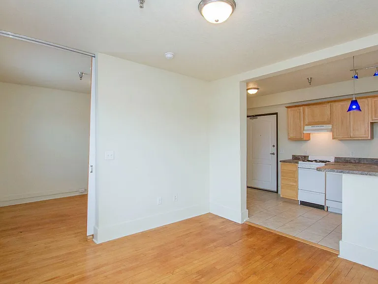Suites on Lincoln Way — Photo 10