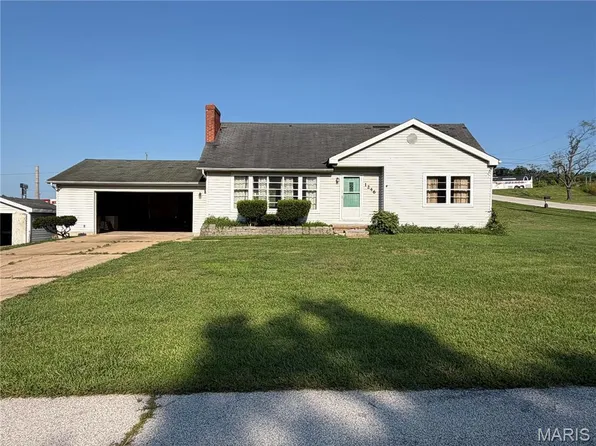 1246 Spring Dr, Herculaneum, MO 63048