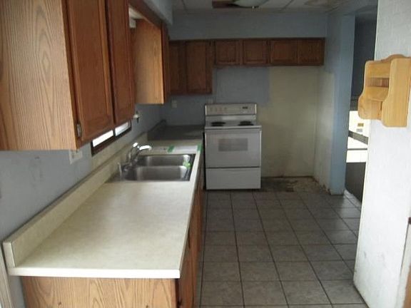 2nd image of 605 W Lawrence St
