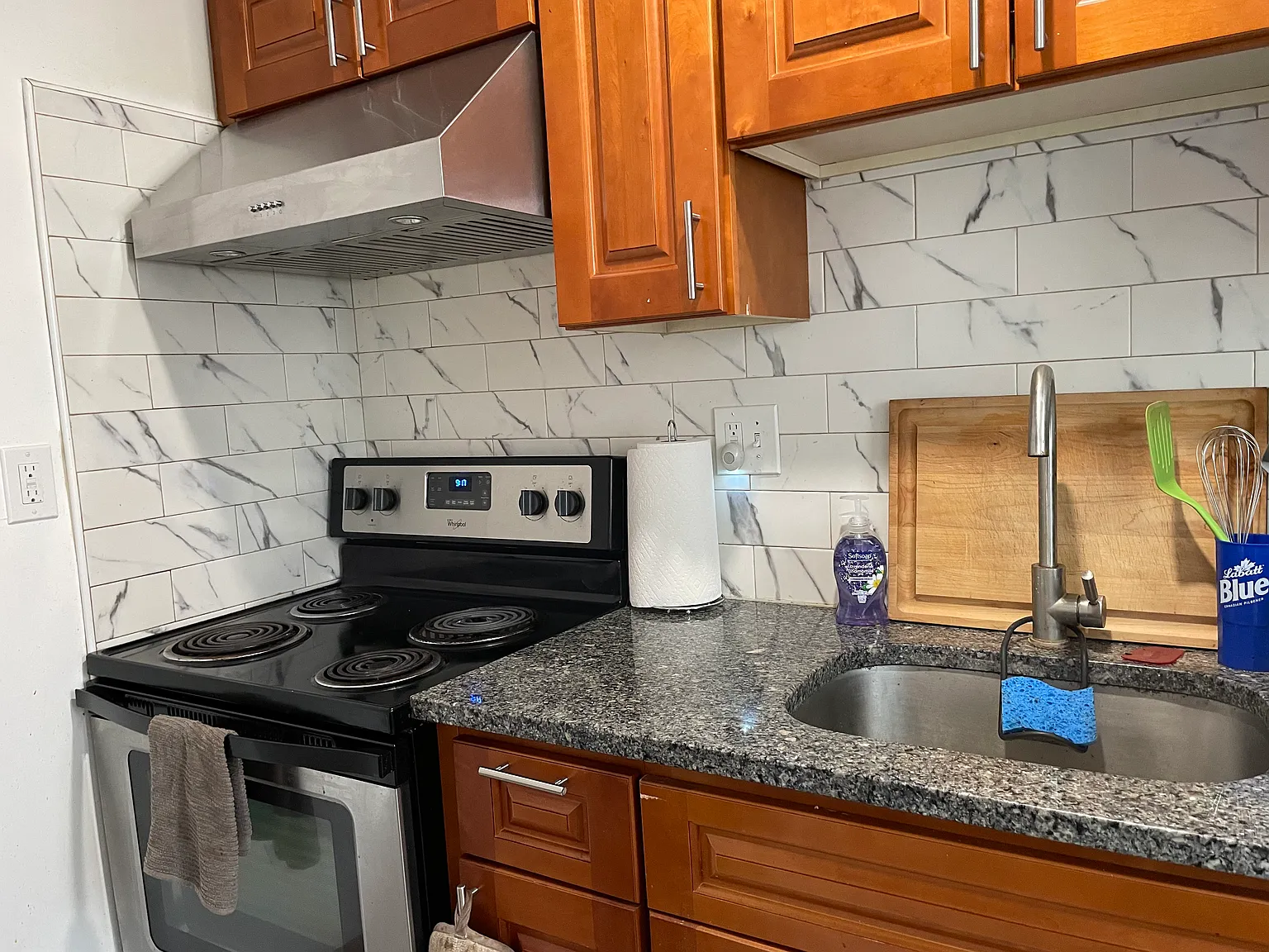 3 bed, 1.0 bath, 1000 sqft, $3,660 — Photo 2
