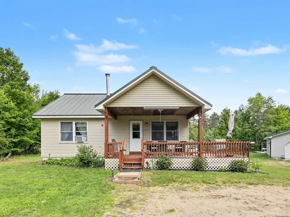 253 S Pine Tree Ln, Beulah, MI 49617